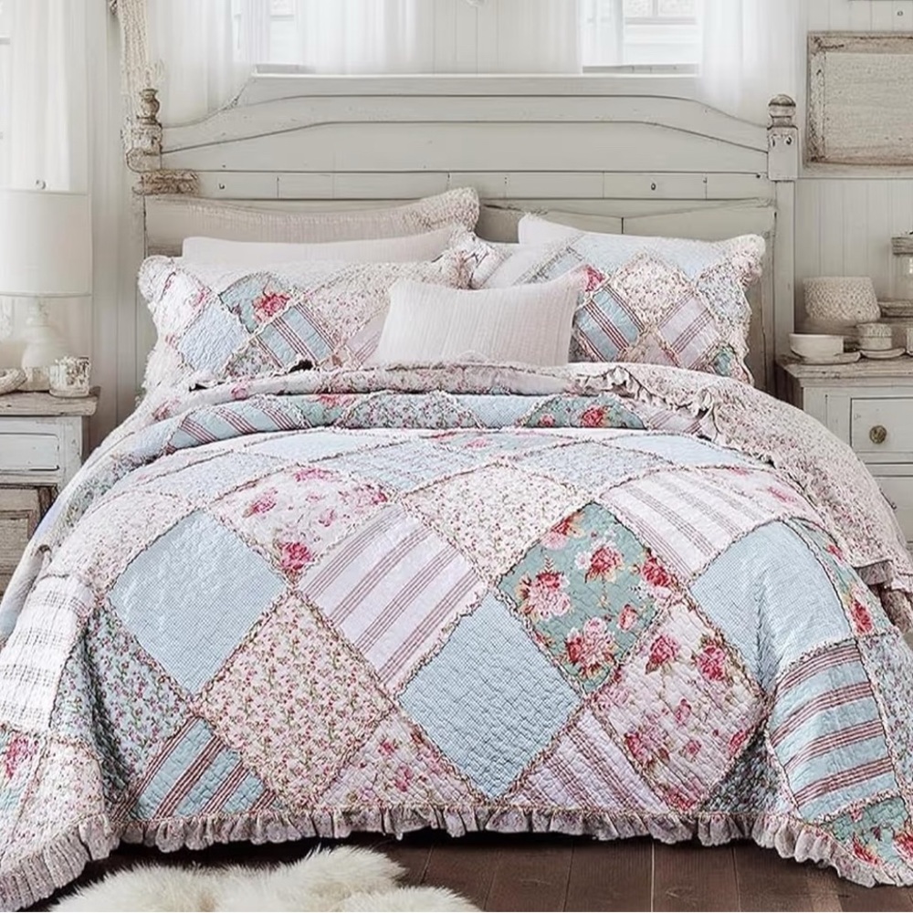 Floral Patchwork Quilt Set
